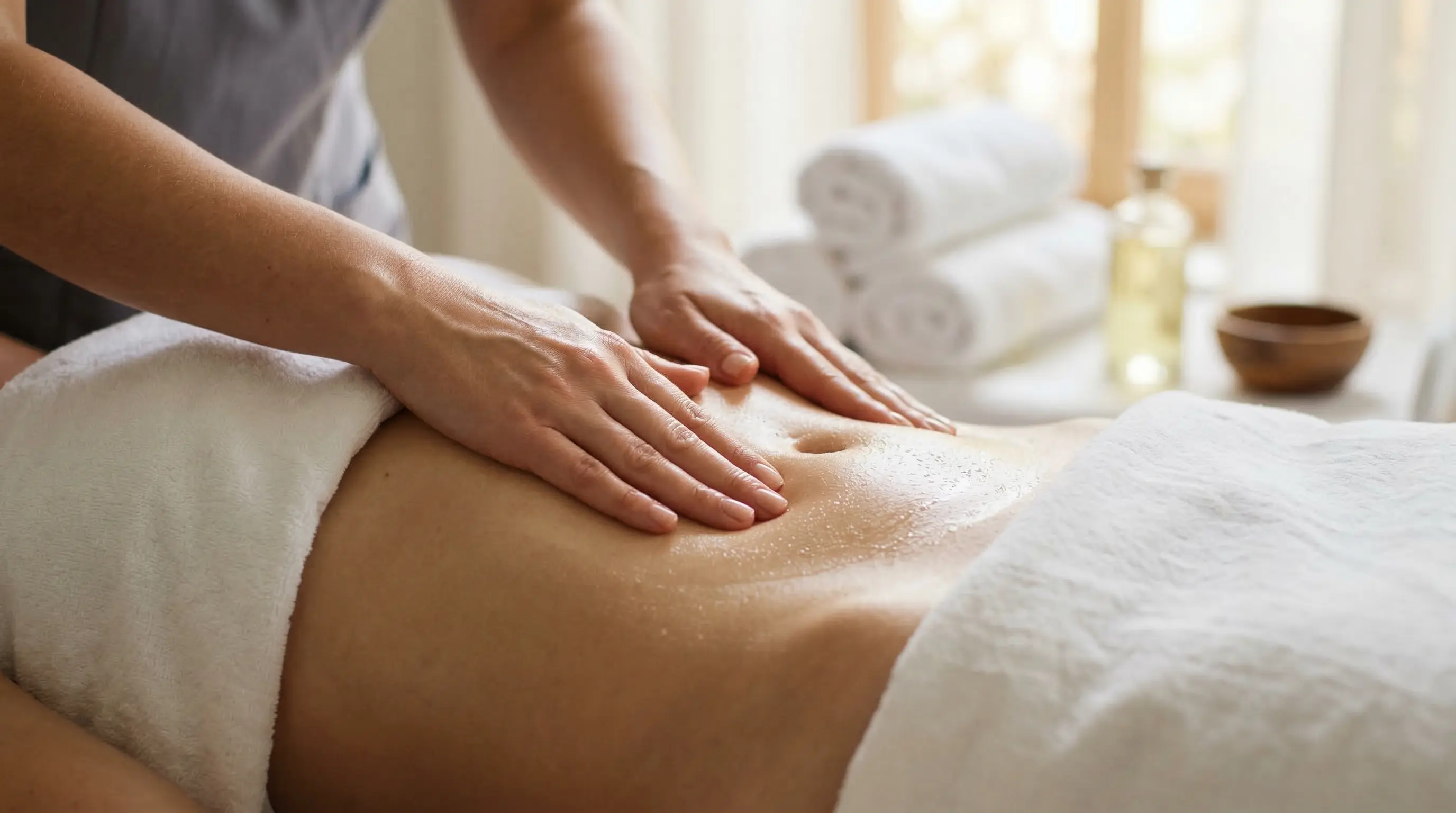 Masaje de drenaje linfático manual en abdomen post-cavitación