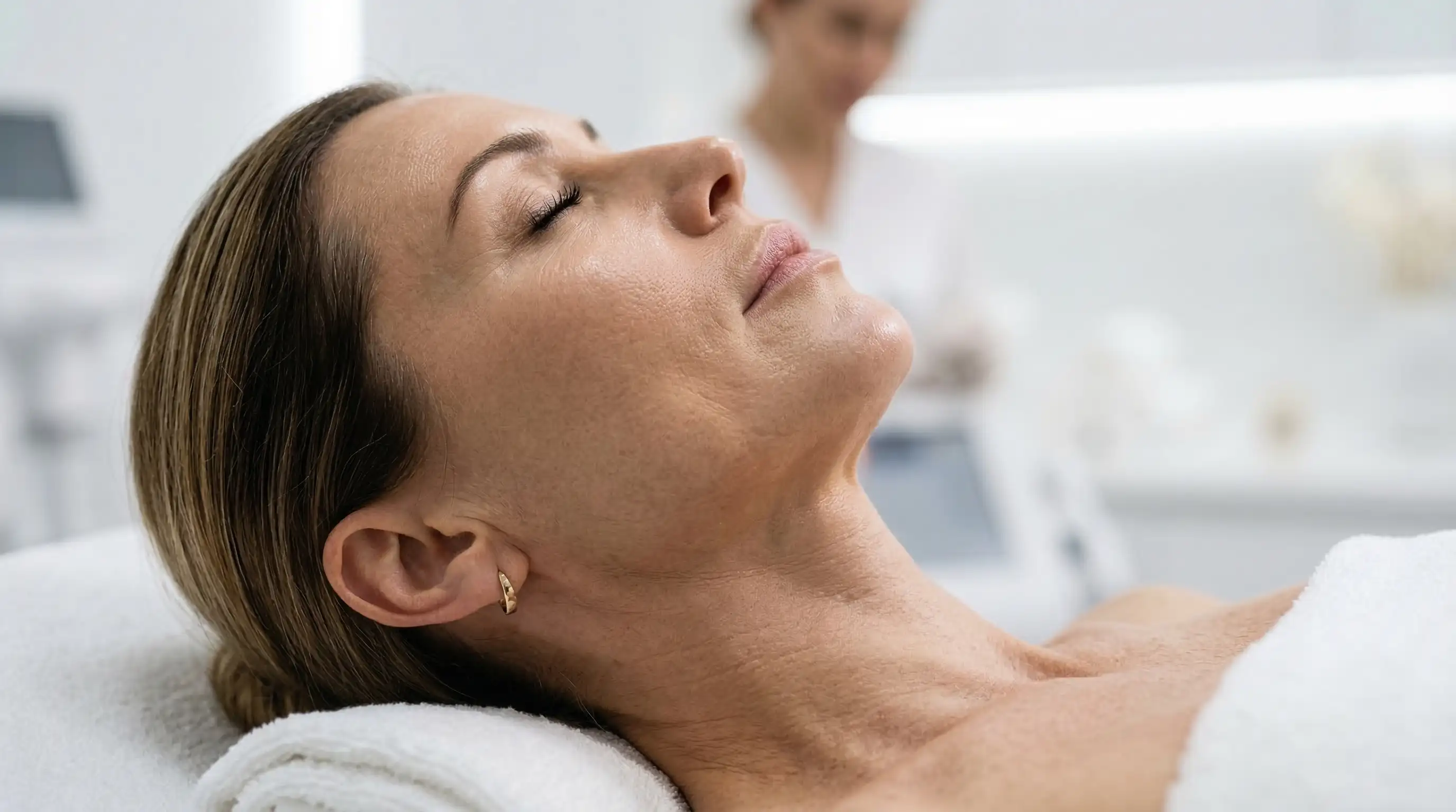 HIFU 7D facial vs Microcorriente: ¿cuál tensa más el contorno mandibular?
